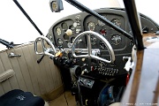 FotoDJ Beautiful cockpit of Cessna 170
